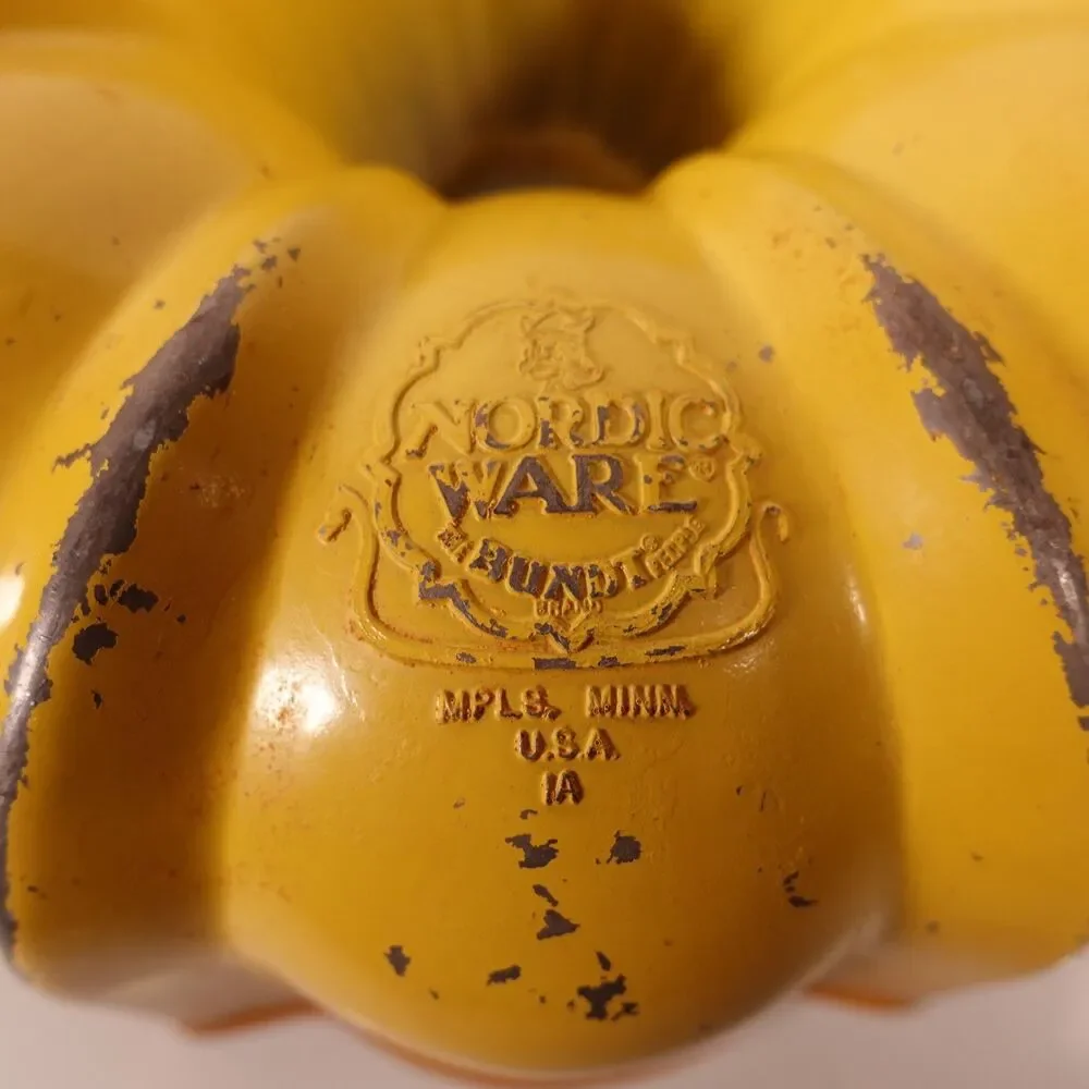 Vintage Bundt Brand Fluted Tube Pan Cake Baking Nordic Ware Yellow Heavy Duty